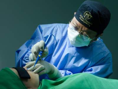 Dr. Milton Seigi Hayashi explica como alcançar resultados naturais em cirurgia plástica com máxima segurança.