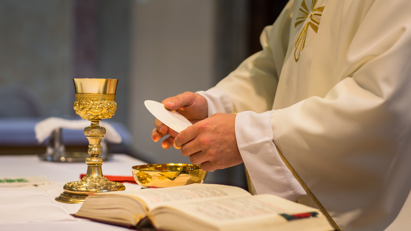 Descubra como a liturgia fortalece a vivência espiritual e aproxima os fiéis de Deus, apresentado por Jose Eduardo De Oliveira e Silva.