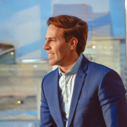 Ian dos Anjos Cunha mostra como a maturidade invisível dos líderes é o verdadeiro motor para criar empresas mais inteligentes do que apenas velozes.