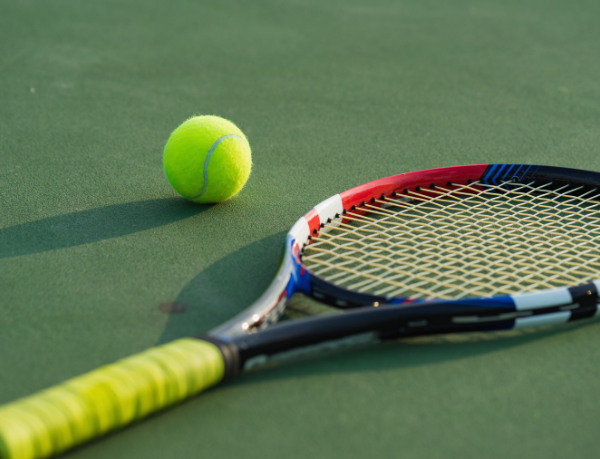 Teciomar Ábila revela como unir técnica e resistência em um treino inteligente de tênis com método e estratégia.