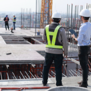 Valderci Malagosini Machado, decisões técnicas precisas no início da obra são o alicerce que garante a integridade e o desempenho estrutural da edificação por décadas.