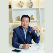 Milton Seigi Hayashi analisa o impacto das ações sociais na cirurgia plástica.