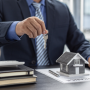 O novo padrão de exigência do comprador imobiliário valoriza desempenho, conforto e qualidade construtiva. Alex Nabuco Dos Santos destaca essa mudança no perfil do consumidor.