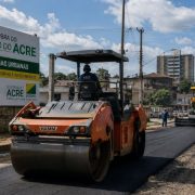 Investimento em infraestrutura e a política de desenvolvimento social no Acre